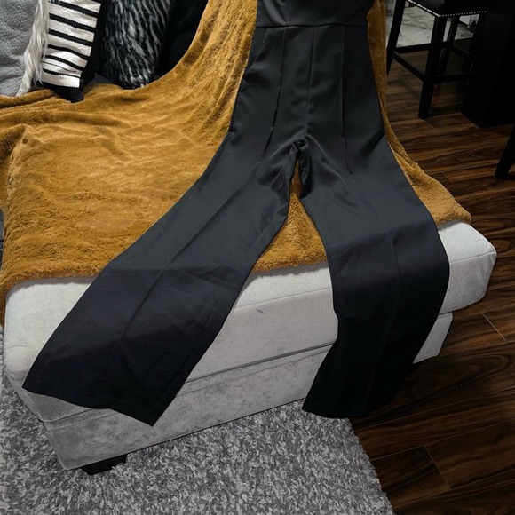 PrettyLittleThing Black Bandeau Cowl Neck Pocket Detail Jumpsuit - Picture 6 of 11